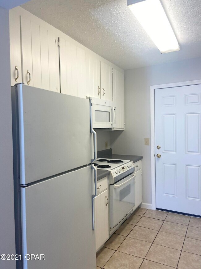 Building Photo - 2422 Johnson Dr