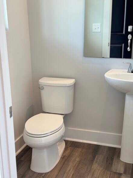 Building Photo - 9637 Munsing Dr