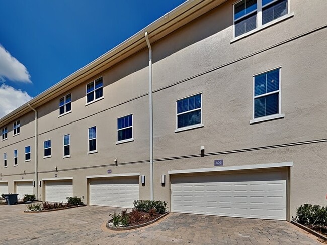 Building Photo - 895 Brutus Terrace