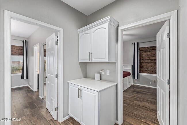 Building Photo - 10271 Jasmine Dr