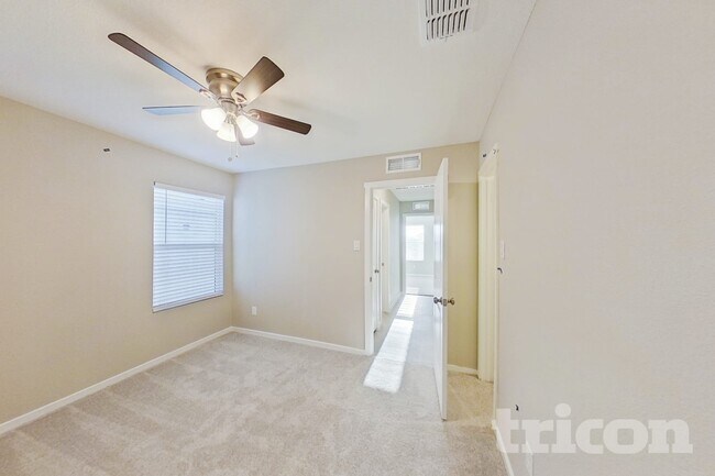 Building Photo - 830 Ginkgo Wy