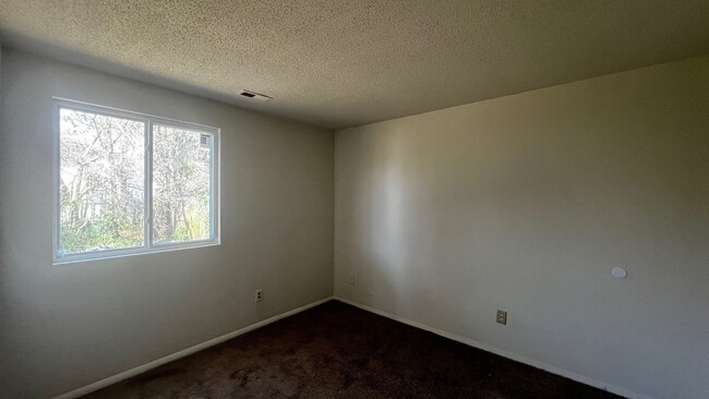 Building Photo - Peachtree