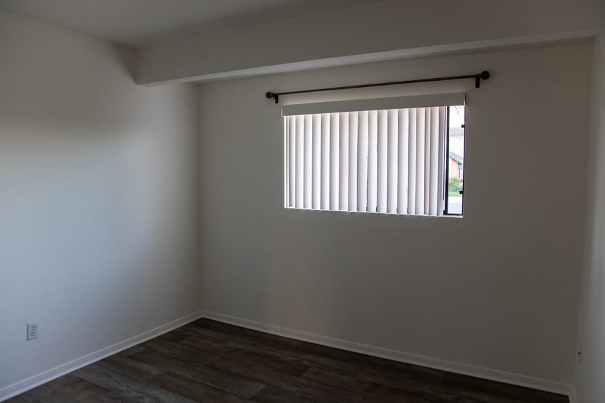 Building Photo - 3292 Karok Ave