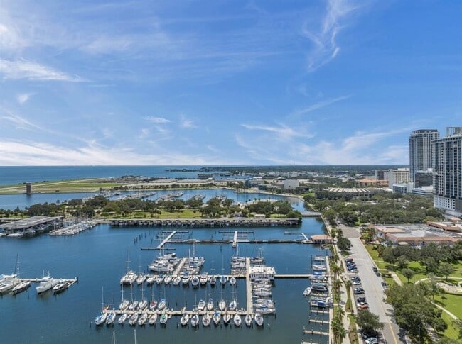 Building Photo - 301 1st St S