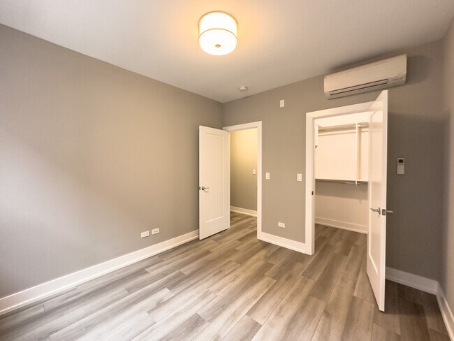 Building Photo - 3946 N Janssen Ave