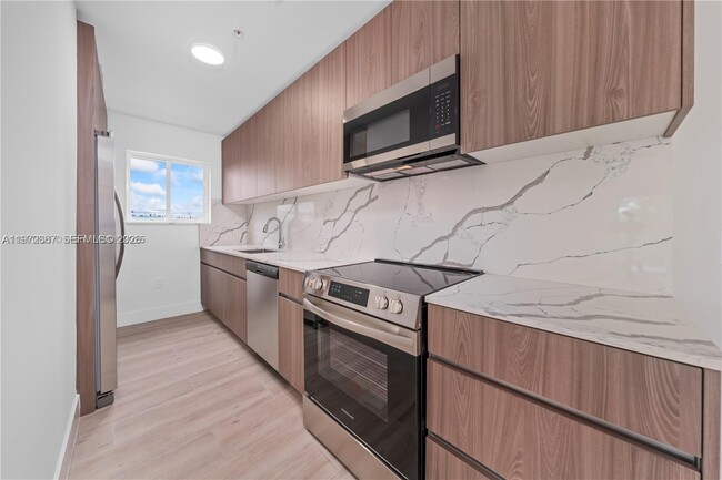 Building Photo - 32 NW 14th Ave