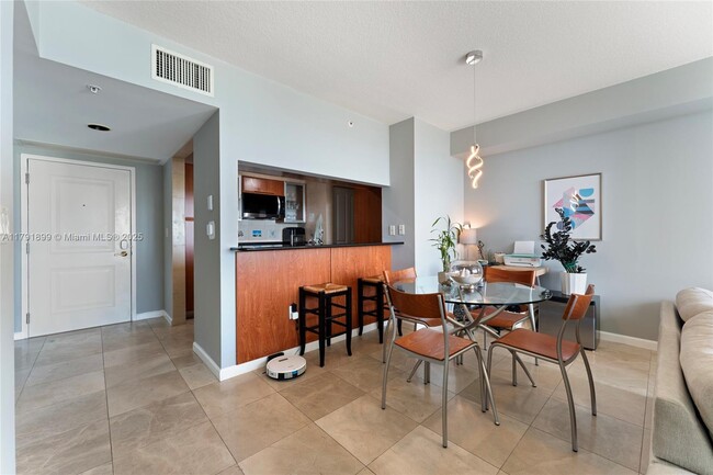 Building Photo - 610 W Las Olas Blvd