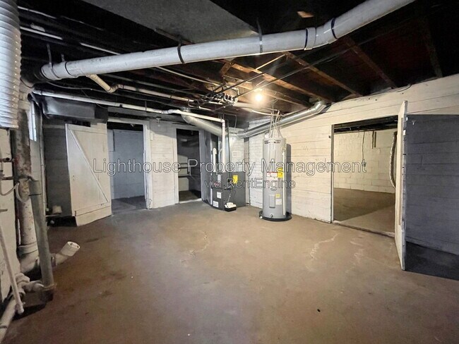 Building Photo - 836 W Grand Ave