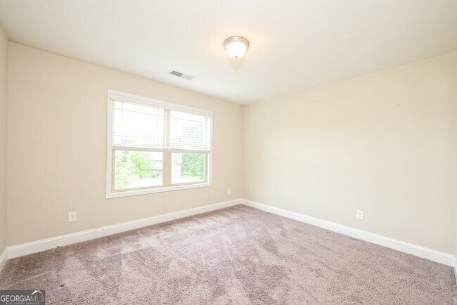 Building Photo - 592 Joneus Dr