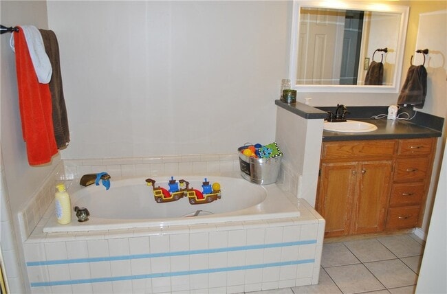 Building Photo - 2633 Bauer Dr