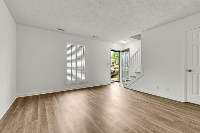 Building Photo - Brentwood Trace Condo