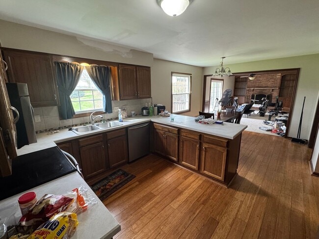 Building Photo - 880 Buchholz Dr