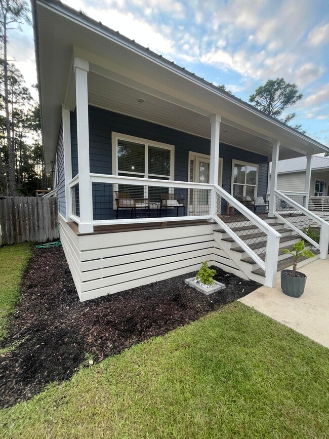 Building Photo - 105 1st St