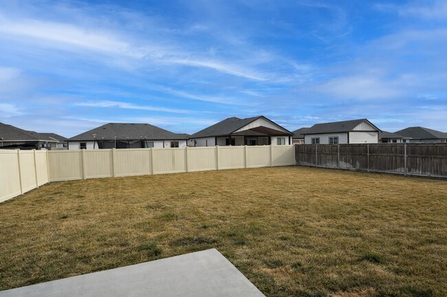 Building Photo - Now Available for Rent – A Place to Call Home in West Pasco