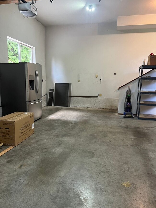 Building Photo - 3 bedroom 2.5 bathroom Home in Lake Steven...