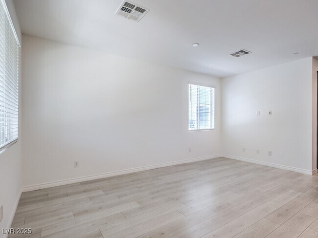 Building Photo - 20 Barbara Ln