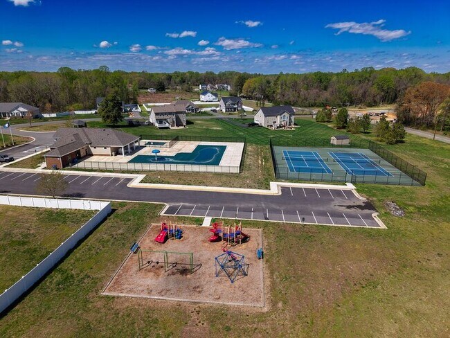 Building Photo - 9366 Alder Dr