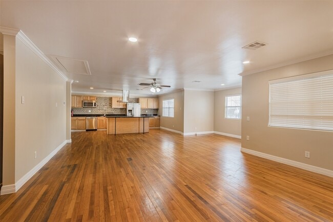 Building Photo - 2098 Harland Dr