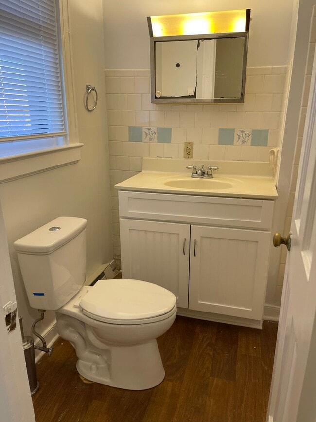 Building Photo - Large 3 bdrm/1 bath Home Within Walking Distance to VCU!