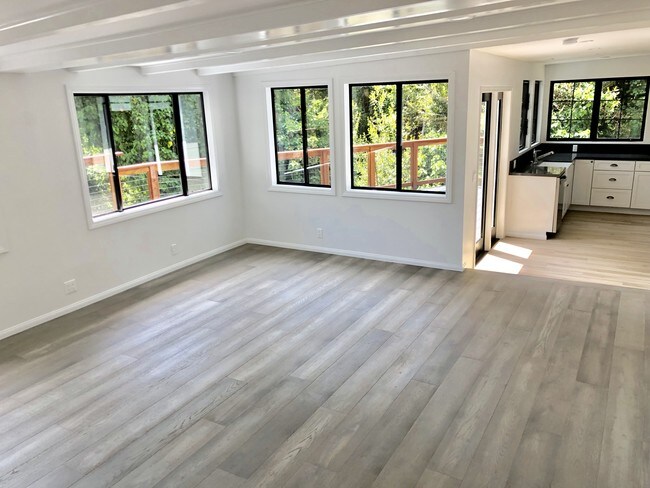 Living Room - 616 Fernwood Pacific Dr