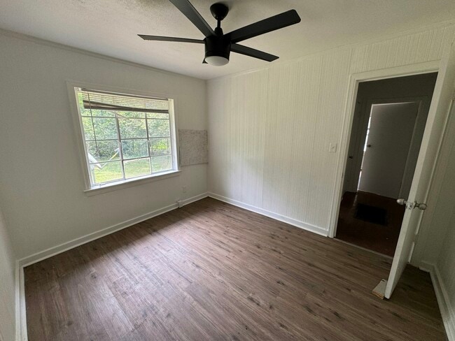 Building Photo - 1734 Dixie Dr