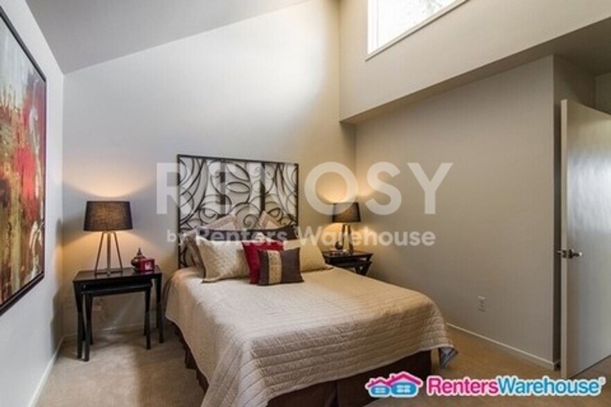 Building Photo - 25260 Montane Dr W