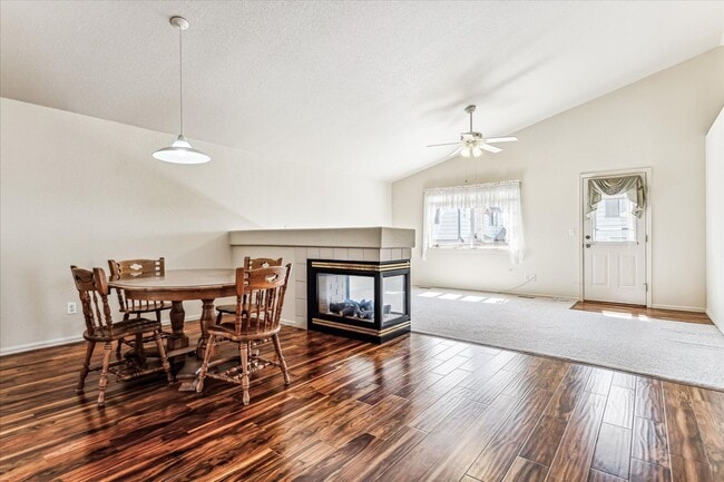 Building Photo - Evolve Real Estate: Meticulously Maintaine...