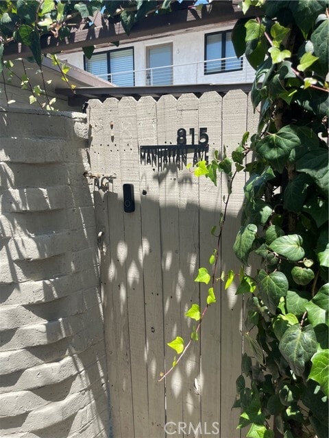 Primary Photo - 815 Manhattan Ave
