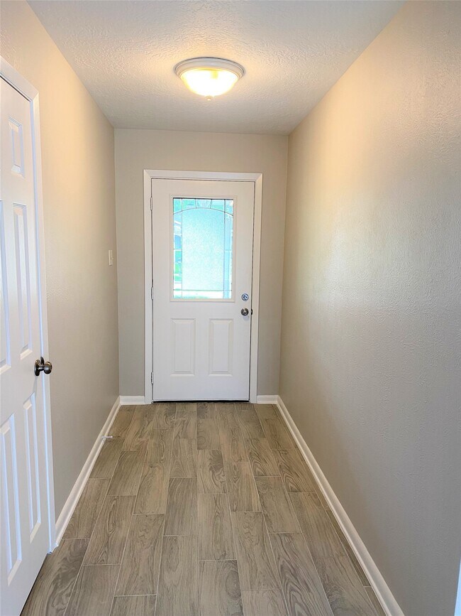 Building Photo - 3810 Downing Cir