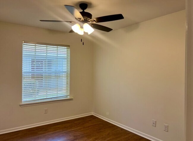 Building Photo - 134 Covington Pl