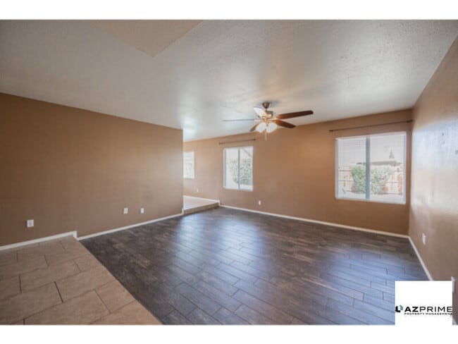 Building Photo - Welcome to this Delightful 3/2 Phoenix House!