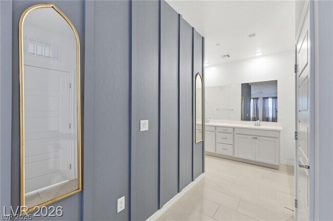 Building Photo - 2555 Hampton Rd