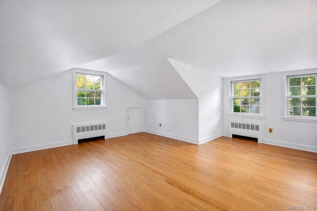 Building Photo - 474 N Bedford Rd