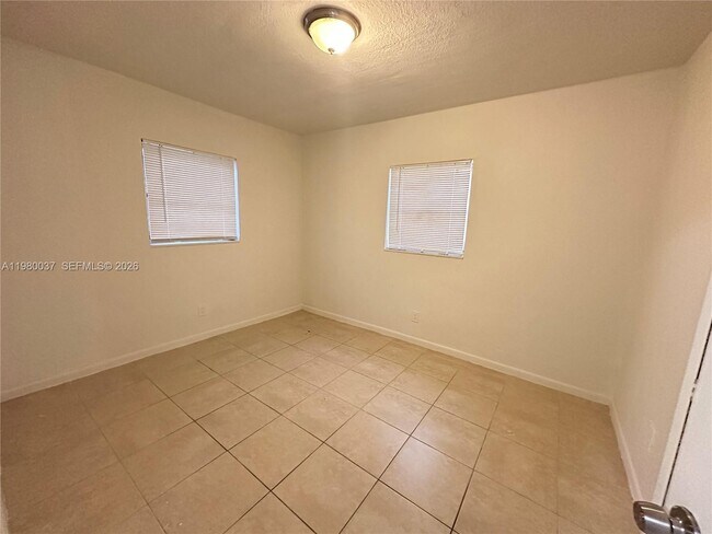 Building Photo - 148 NW 14th Way