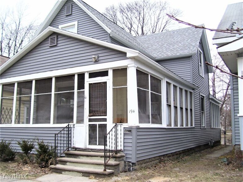 Primary Photo - 194 Strong Ave