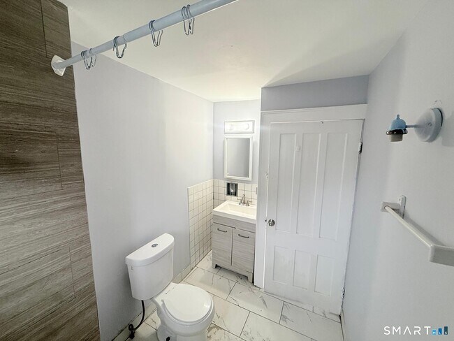 Building Photo - 240 Wood Ave