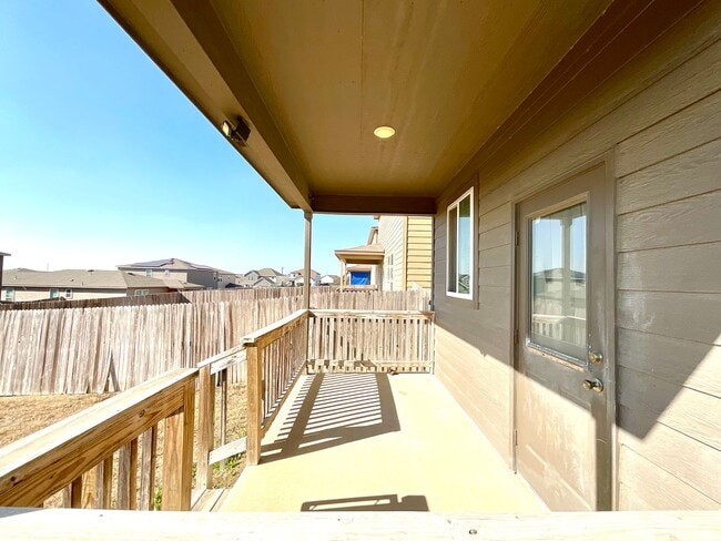 Building Photo - AVAILABLE NOW- Energy-Efficient 4/3 Home with Solar Panels & Pool Access!