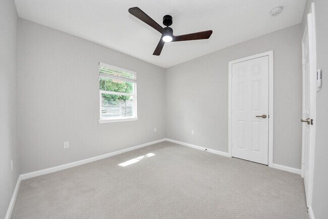 Building Photo - 1503 Locklaine Dr