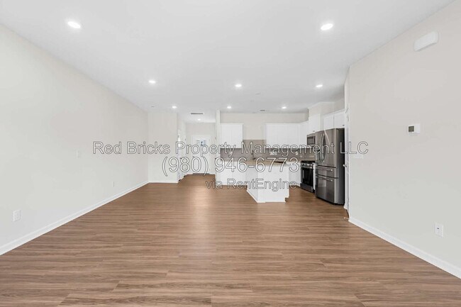 Building Photo - 4053 Lawnview Dr