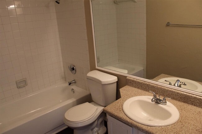 Building Photo - Cozy 2 bedroom Condo in Far North Dallas w...