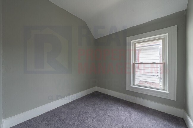 Building Photo - 1079 E 68th St