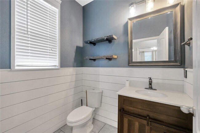 Building Photo - 6518 Park Strand Dr