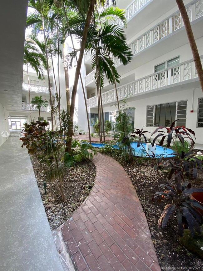 Building Photo - 9700 W Bay Harbor Dr