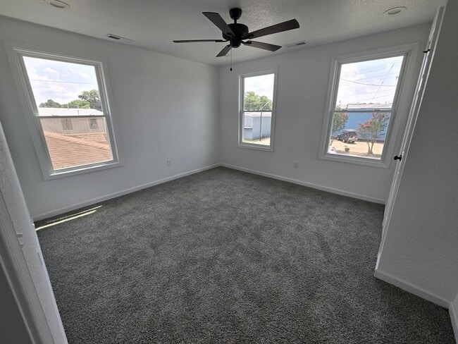 Building Photo - 839 Mt Vernon Ave