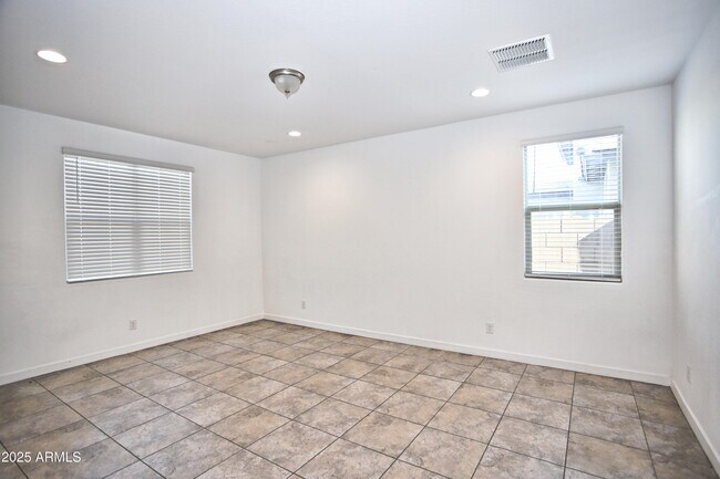 Building Photo - 1535 W Corral Rd