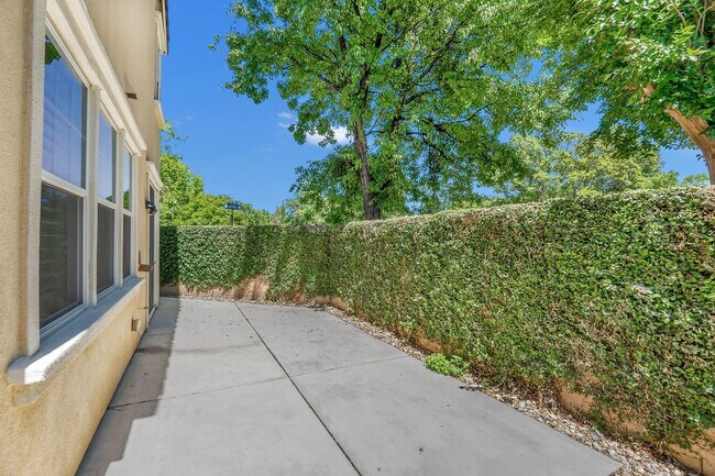 Building Photo - Beautiful East Davis Home