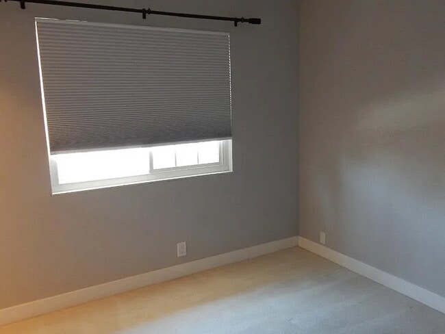 Building Photo - 400 Seville Pl