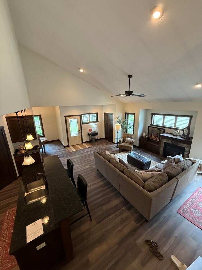 Building Photo - 98 Tribute Ave