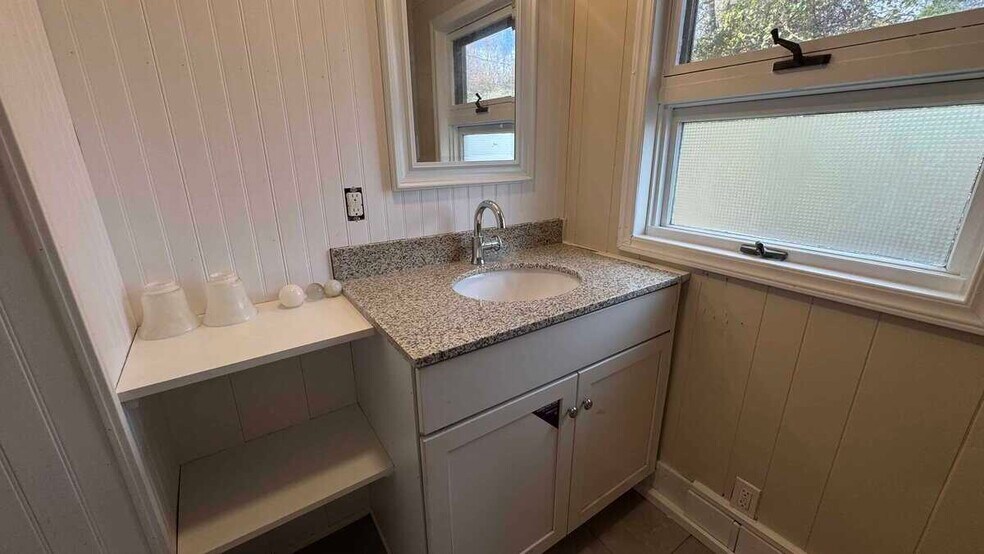 Building Photo - 34 Water Ln