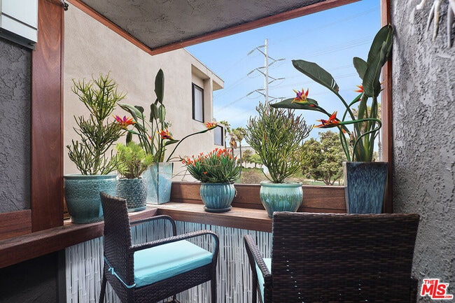 Building Photo - 472 Rosecrans Ave